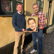 Danmarks bedste portrætmaler anerkendt portrætmaler Peter Bøgelund borgmesterportræt portrættegning Dragør Adrian Hughes